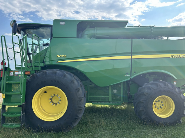2017 John Deere S670