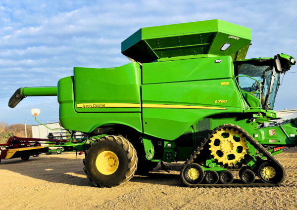 2023 John Deere S790