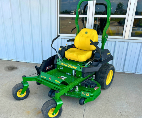 NEW 2023 John Deere Z720E